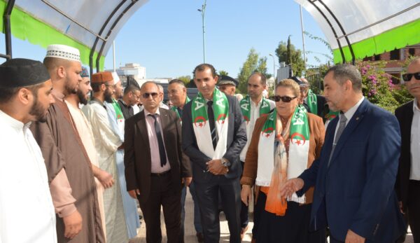 اليوم الوطني للامام  تحت شعار من منابر مساجدنا تتجذر لحمة وطننا