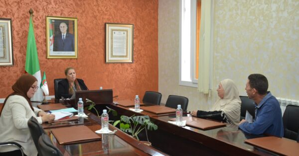 جلسات الاستقبال الأسبوعية للاستماع إلى انشغالات وتطلعات المواطنين جلسات الاستقبال الأسبوعية للاستماع إلى انشغالات وتطلعات المواطنين