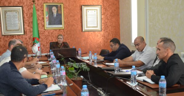 جلسة عمل لمتابعة وضعية التزويد بالمياه الصالحة للشرب على مستوى القطب الحضري أومدور شعبان ببلدية بلخير