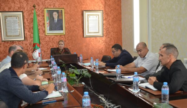 جلسة عمل لمتابعة وضعية التزويد بالمياه الصالحة للشرب على مستوى القطب الحضري أومدور شعبان ببلدية بلخير جلسة عمل لمتابعة وضعية التزويد بالمياه الصالحة للشرب على مستوى القطب الحضري أومدور شعبان ببلدية بلخير