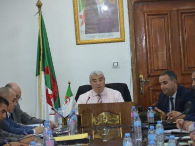 جلــسة عــمل خصصت لتشخيص قـطاع التحهــيزات العمومــية جلــسة عــمل خصصت لتشخيص قـطاع التحهــيزات العمومــية