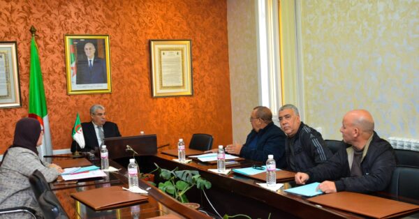 استقبال المواطنين وتعزيز قنوات التواصل المباشر معهم