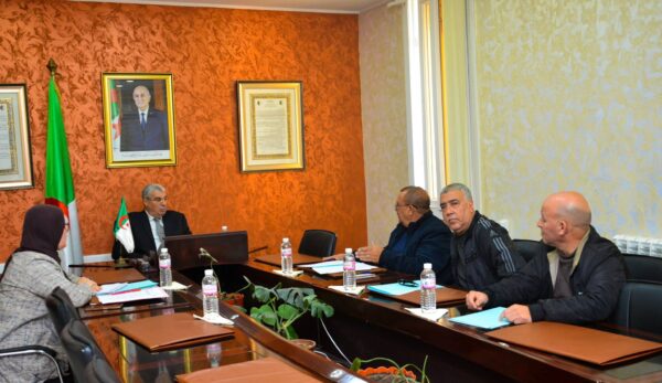 استقبال المواطنين وتعزيز قنوات التواصل المباشر معهم