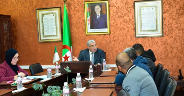 استقــــبالات المواطنين والاستماع إلى مختلف انشغالاتهم استقــــبالات المواطنين والاستماع إلى مختلف انشغالاتهم