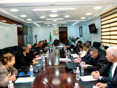 جلسة عمل خصصت لمتابعة ودراسة مشروعين هامين يندرجان ضمن تحسين الهياكل الصحية وتطوير البنية التحتية للولاية جلسة عمل خصصت لمتابعة ودراسة مشروعين هامين يندرجان ضمن تحسين الهياكل الصحية وتطوير البنية التحتية للولاية