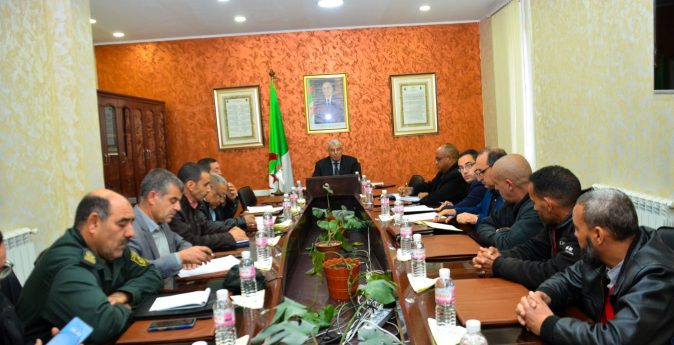 جلسة عمل خُصصت لمتابعة وضعية مشروع إنجاز الطريق الاجتنابي لبلدية الدهوارة جلسة عمل خُصصت لمتابعة وضعية مشروع إنجاز الطريق الاجتنابي لبلدية الدهوارة