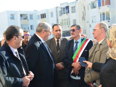 والــي الولايــة يجري زيــارة عــمل وتفقد  دائــرة قالــمة