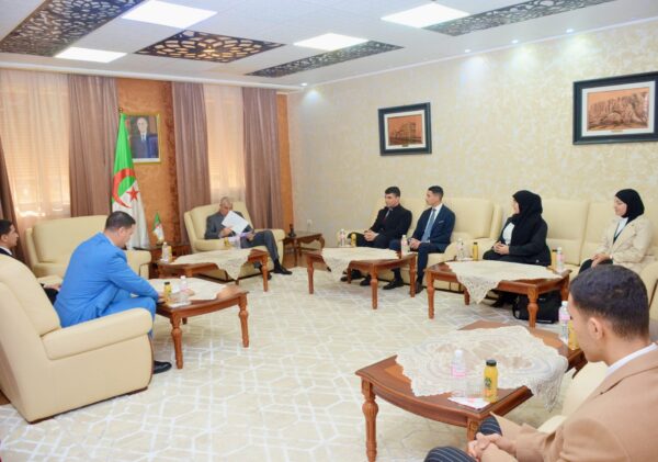 والي الولاية يستقبل طلبة من المدرسة الوطنية للإدارة الذين سيشرعون في فترة تربص ميداني على مستوى مختلف المصالح والي الولاية يستقبل طلبة من المدرسة الوطنية للإدارة الذين سيشرعون في فترة تربص ميداني على مستوى مختلف المصالح