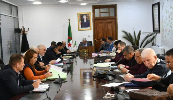 جلسة العمل الدورية في إطار أشغال اللجنة الولائية المكلفة بمتابعة و تطهير المشاريع الاستثمارية