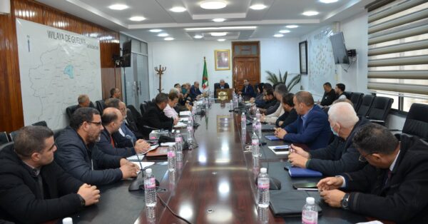 جلسة عمل خصصت لعرض و مناقشة نتائج الدراسات الرامية إلى تحسين الوجه الجمالي للولاية جلسة عمل خصصت لعرض و مناقشة نتائج الدراسات الرامية إلى تحسين الوجه الجمالي للولاية