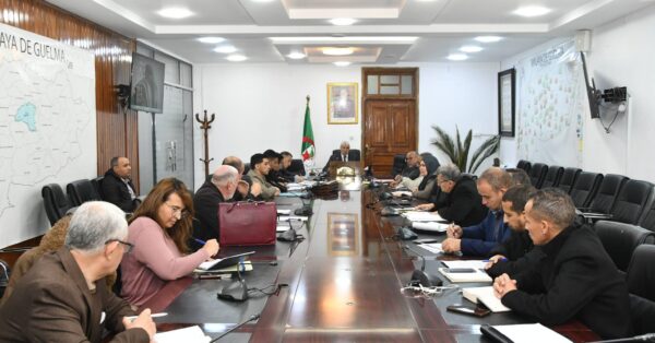 جلسة عمل خصصت لمتابعة تقدم أشغال مشاريع التهيئة الحضرية على مستوى كل من بلديتي الركنية وهيليوبوليس جلسة عمل خصصت لمتابعة تقدم أشغال مشاريع التهيئة الحضرية على مستوى كل من بلديتي الركنية وهيليوبوليس