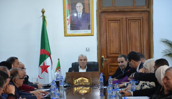 لـــقاء والـــي الولايــة بأعــضاء المجــلس الأعلى للشباب لـــقاء والـــي الولايــة بأعــضاء المجــلس الأعلى للشباب