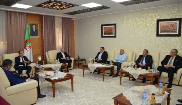 لقاء تشاوري مع السادة نواب البرلمان لقاء تشاوري مع السادة نواب البرلمان