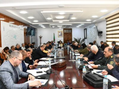 الإجتماعات الدورية المتعلقة بالمتابعة وتقييم أداء مختلف القطاعات عبر إقليم الولاية