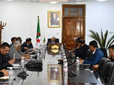 جلـــسة عـــمل خُصِّصت لدراسة عملية تخصيص محلات لانشاء مقر إداري و سكن وظيفي جلـــسة عـــمل خُصِّصت لدراسة عملية تخصيص محلات لانشاء مقر إداري و سكن وظيفي