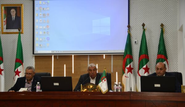 اجتماعاً تنسيقي لمتابعة ترتيبات الدعم المادي واللوجستيكي لإنجاح انتخابات أعضاء المجلس الشعبي الوطني