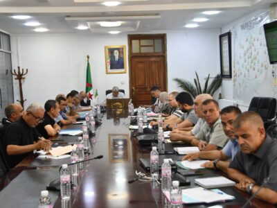 اجتــماع اللجــنة الولائــية لمتابــعة وتطهــير المشاريـــع الاستثماريـــة2106 اجتــماع اللجــنة الولائــية لمتابــعة وتطهــير المشاريـــع الاستثماريـــة2106