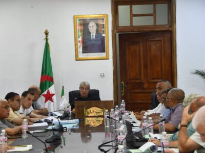 اجتماعًا تنسيقيًا بمقر الولاية