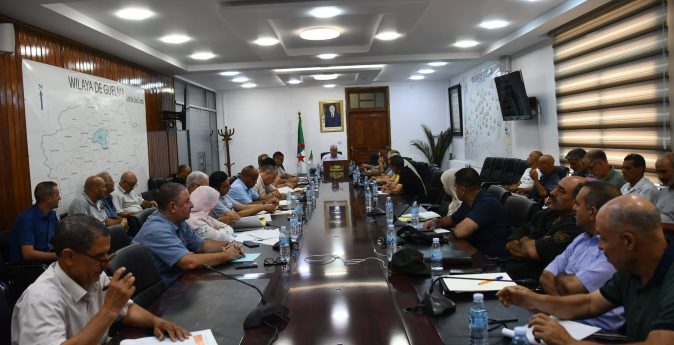 جلسة عمل لدراسة وضعية مشاريع قطاع الري والتزود بالمياه الصالحة للشرب جلسة عمل لدراسة وضعية مشاريع قطاع الري والتزود بالمياه الصالحة للشرب