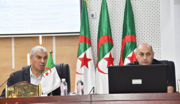 اجتماع لدراسة وضعية المشاريع التنموية الممولة في إطار برامج التنمية الاقتصادية والاجتماعية1 اجتماع لدراسة وضعية المشاريع التنموية الممولة في إطار برامج التنمية الاقتصادية والاجتماعية1