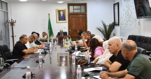 جلسة عمل تقييم وضعية الاستثمارات الاقتصادية عبر إقليم الولاية جلسة عمل تقييم وضعية الاستثمارات الاقتصادية عبر إقليم الولاية