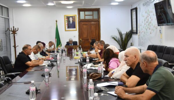 جلسة عمل تقييم وضعية الاستثمارات الاقتصادية عبر إقليم الولاية جلسة عمل تقييم وضعية الاستثمارات الاقتصادية عبر إقليم الولاية